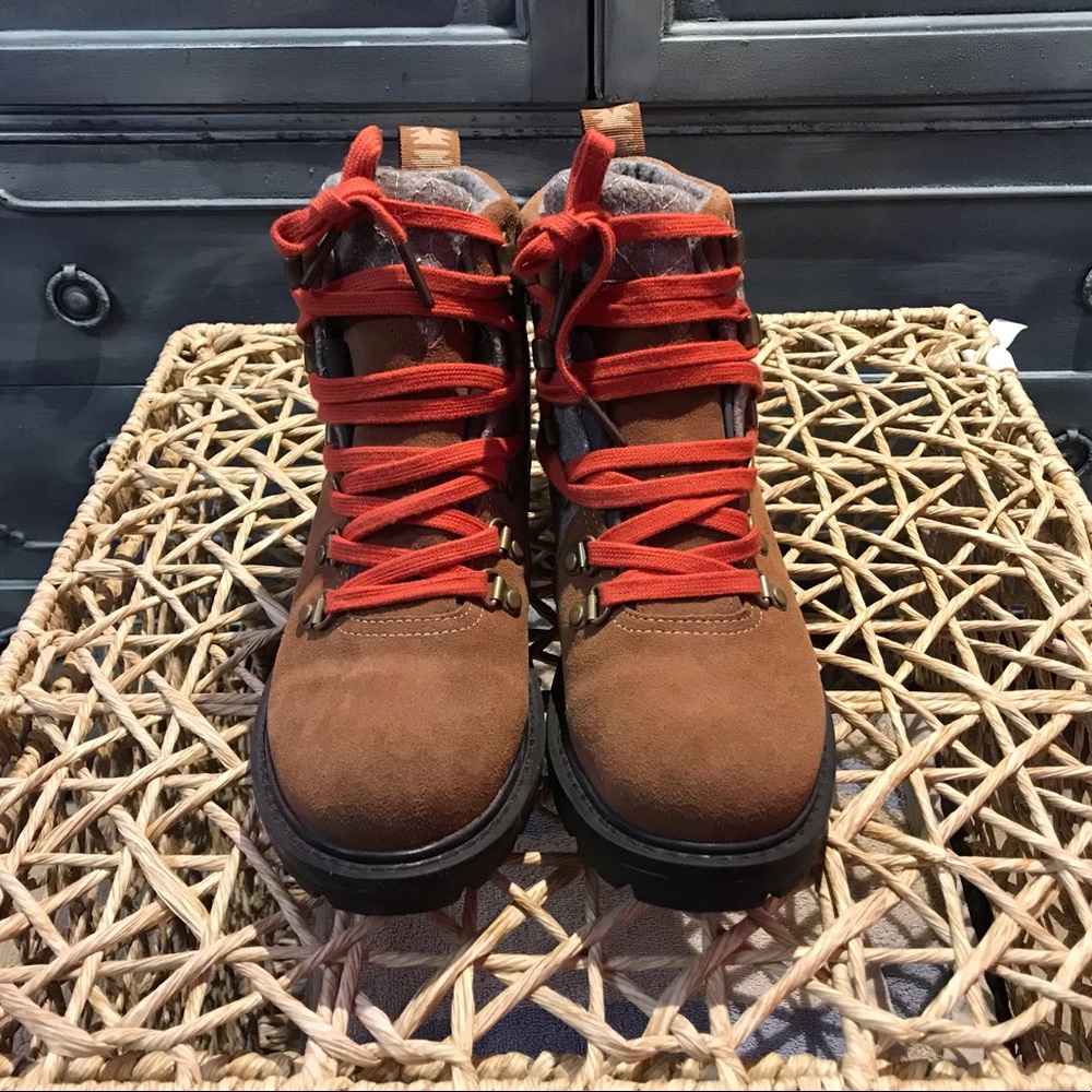 Toms Women’s Summit Hiking Boots Waterproof Size 6.5